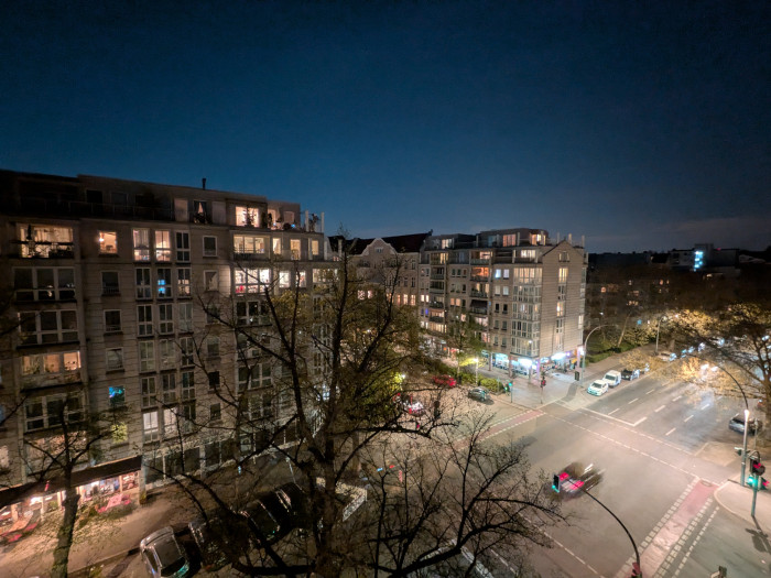 Auch die Superweitwinkelkamera des Pixel 9a lässt sich im Nachtmodus verwenden, die Qualität ist gegenüber der Hauptkamera allerdings schlechter. (Bild: Tobias Költzsch/Golem.de)